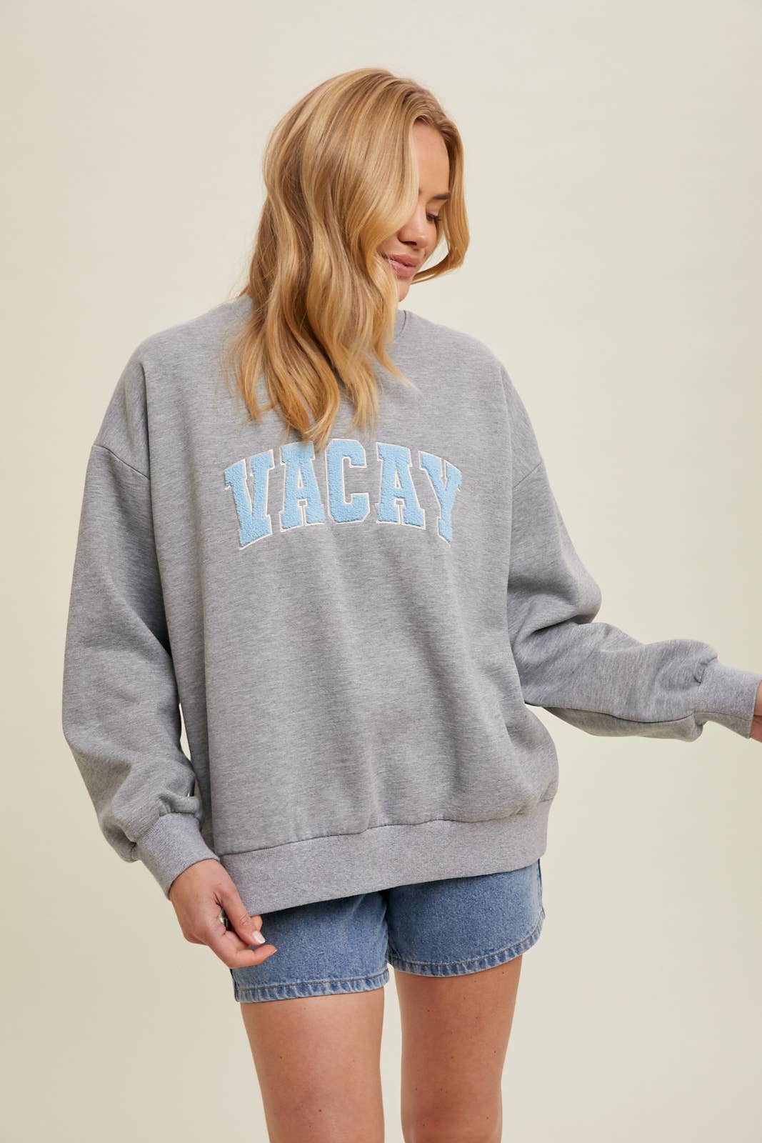 'VACAY' PULLOVER SWEATSHIRT