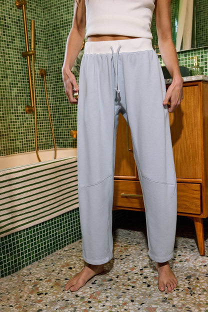Barrel Silhouette Pants