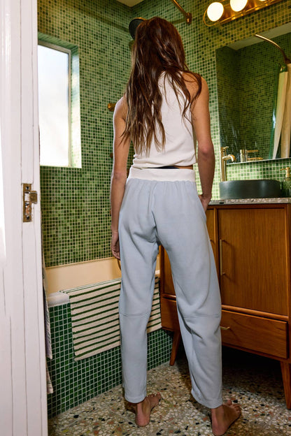 Barrel Silhouette Pants