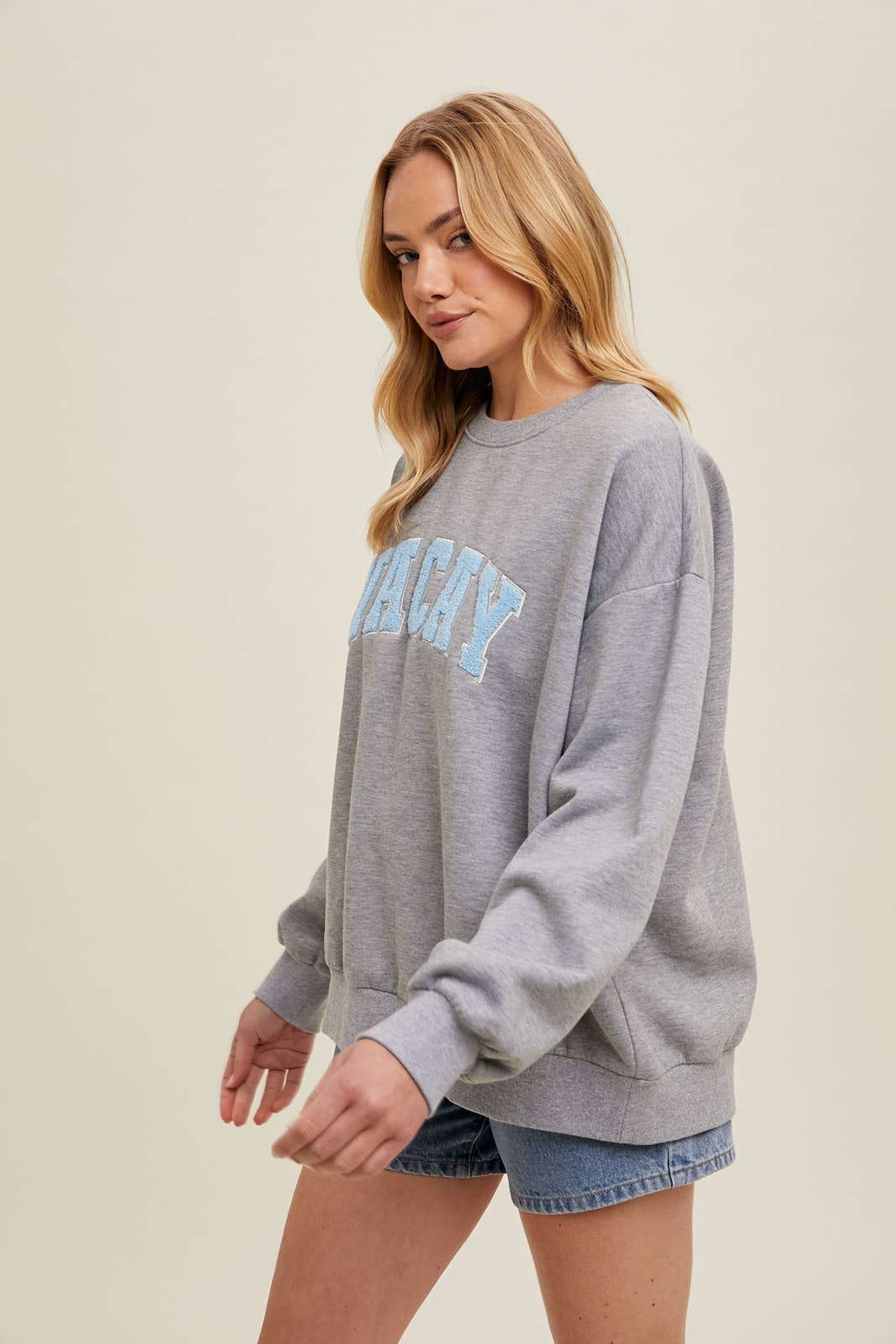 'VACAY' PULLOVER SWEATSHIRT